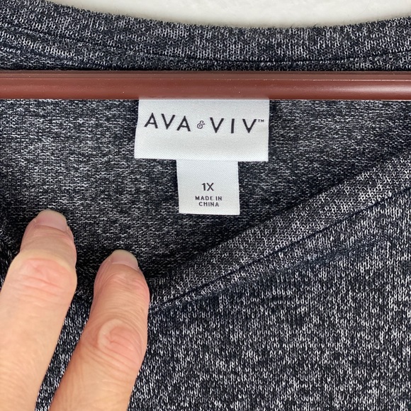 Ava & Viv Plus Size 1X Ruffled Shoulder 3/4 Sleeve Gray EUC - Picture 7 of 8